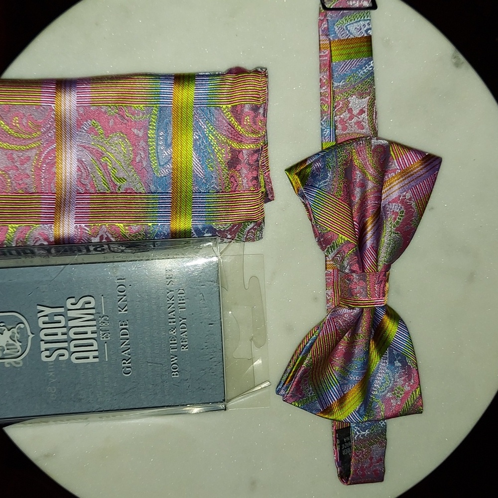 Stacy Adams Bow Tie (ready tied) & Hanky Set